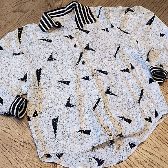 Black and white front tie button down shirt M/L - Picture 11 of 11